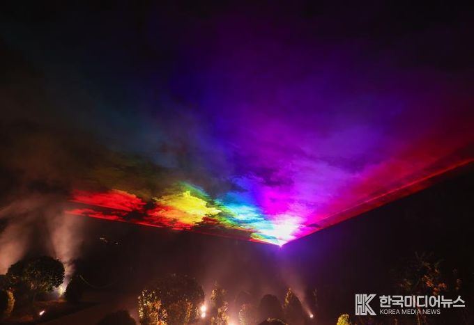 위로는 무지개, 아래로는 안개가 어우러진 무지개·밤이슬 구간 전경