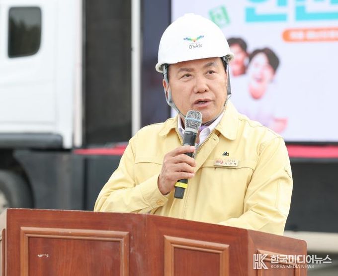 이권재 오산시장이 현장훈련 종료 후 강평하는 모습