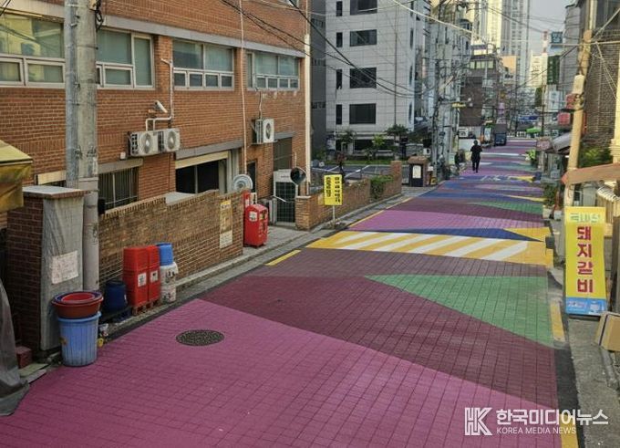 재포장된 쌍리단길 일대 도로 모습