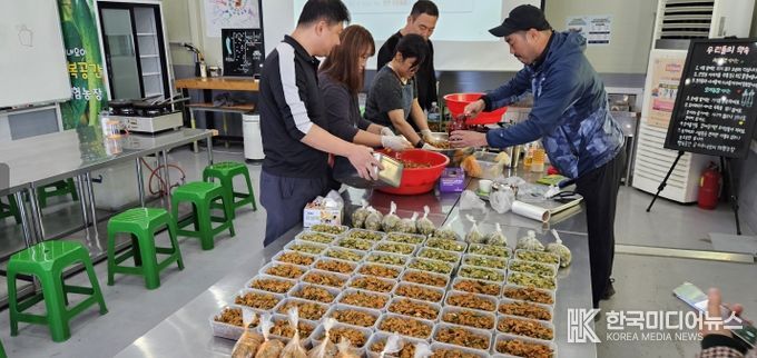 1. 천안시농업기술센터가 귀농·귀촌인 재능기부 행사를 진행하고 있다.