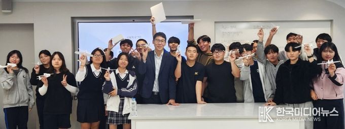 경상국립대학교 우주항공대학 Hi-CSA 진로부트캠프 및 우주항공꿈키움프로젝트 수업 장면