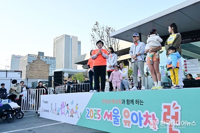 인사말 중인 김영옥 위원장