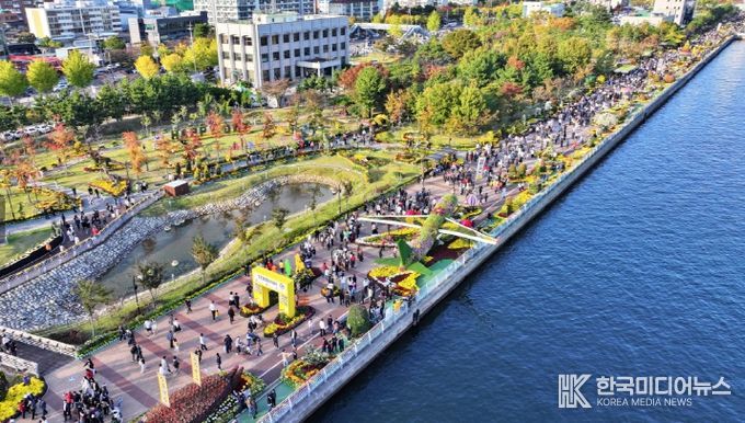 제25회 마산가고파국화축제 개막