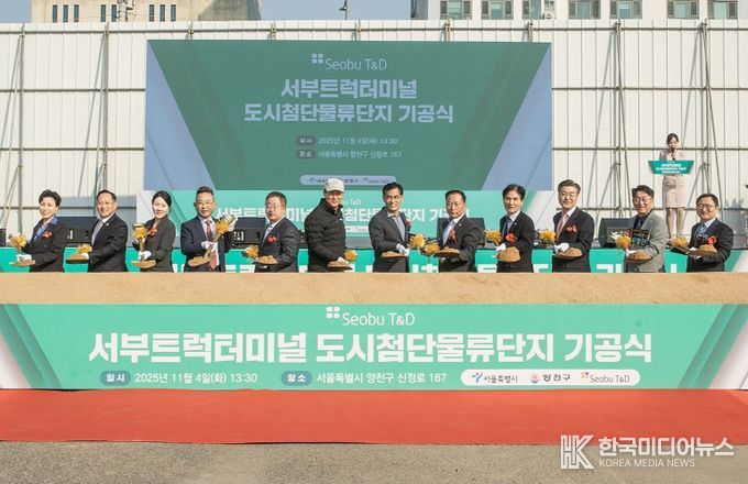 기공식 시삽 모습(이기재 양천구청장(오른쪽), 오세훈 서울시장(왼쪽))