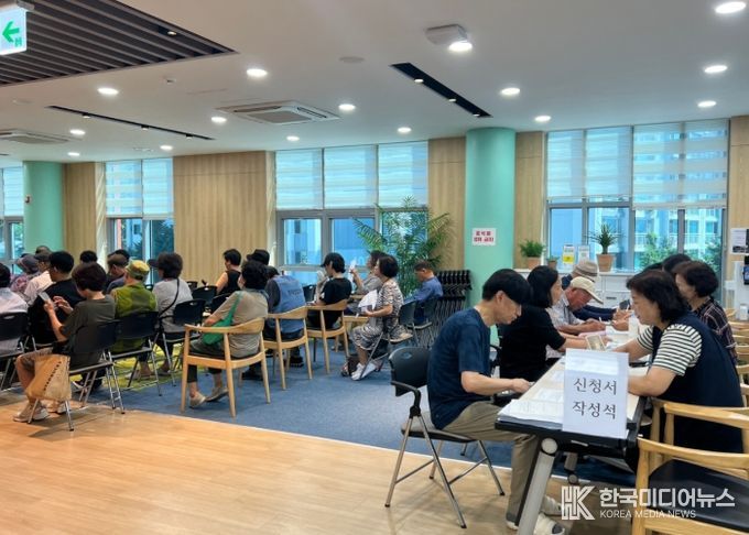 7월 퇴계원읍에서 봉사자들이 원활한 운영을 위한 봉사활동을 펼치고 있다.