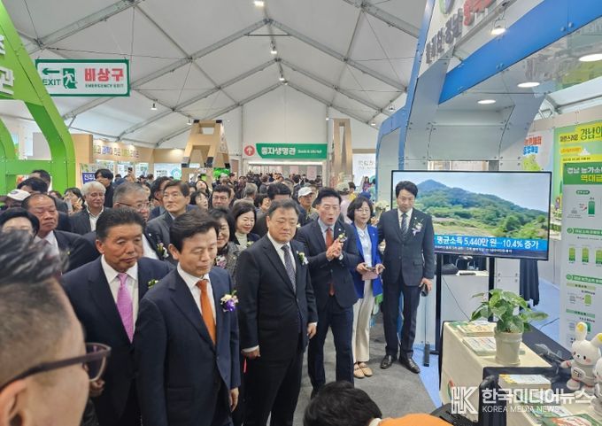 '2025 진주국제농식품박람회'에 참석한 박명균 행정부지사