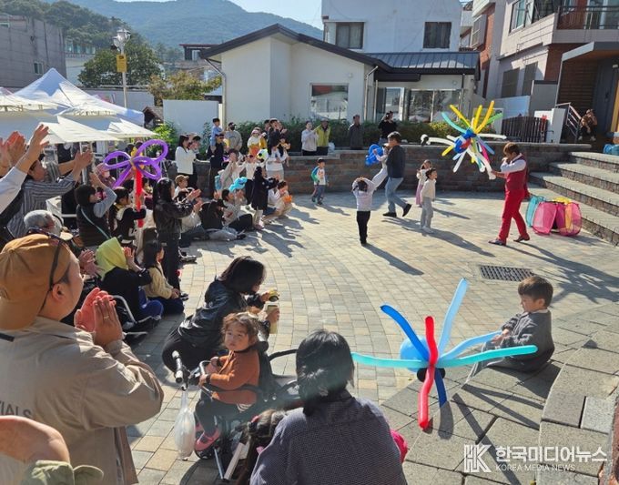 세대를 아우르는 ‘당산 아래 가을소풍’ 성료