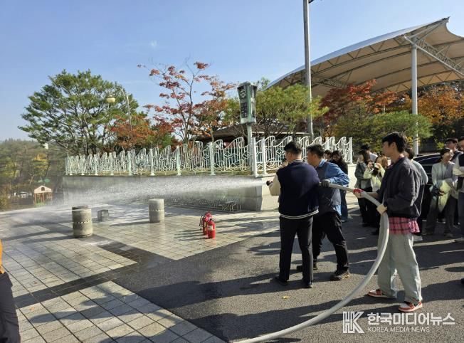 5일 기흥구청에서 합동 소방 훈련이 진행되고 있다