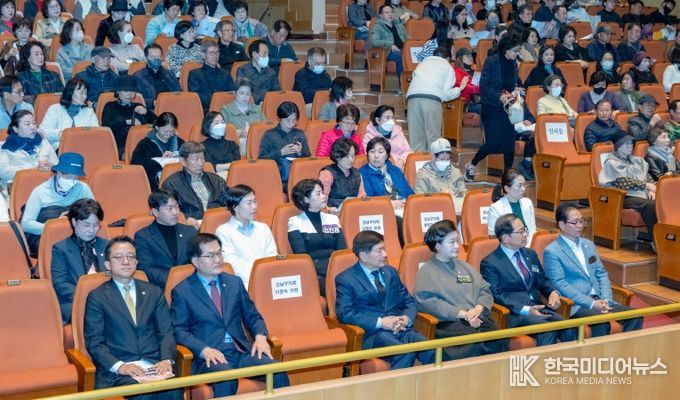 설명)‘2025년 제1차 통장 직무교육’에 참여한 강남구의회 의원들