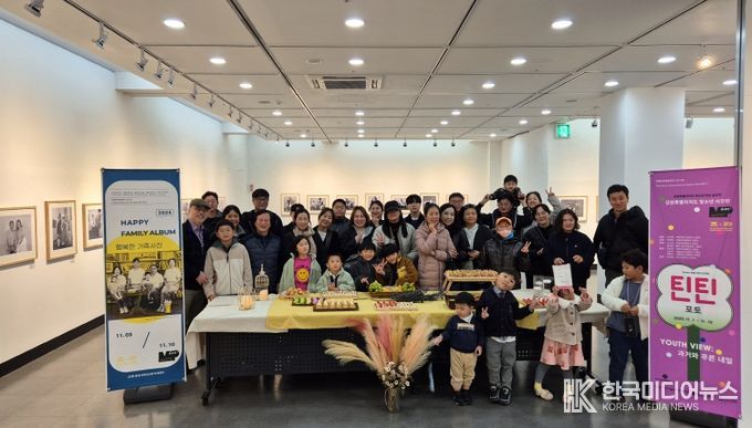 동강국제사진제 <행복한 가족사진>촬영 및 전시 참여 가족에게 가족사진 전달