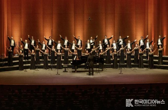 용인시립합창단, 상임 운영 기념 제10회 정기연주회 '우리의 노래, 마음의 뜰에 피어나' 성황리 마무리