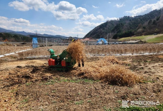 홍천군, 가을철 영농부산물 파쇄작업 통한 자원순환·산불예방 효과 기대