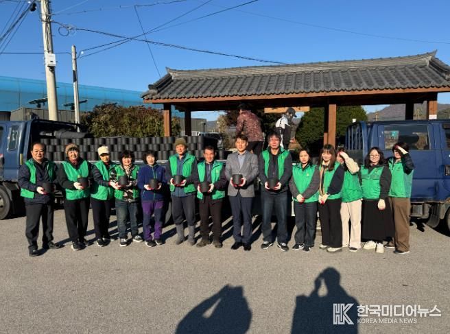 철원군 김화읍 새마을 부녀회·지도자협의회, 사랑의 연탄 나눔 봉사 실시