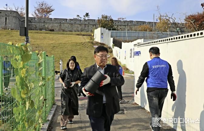 삼성전자서비스(주), 수원시 팔달구 어려운 이웃에 연탄 후원하며 온정 나눠
