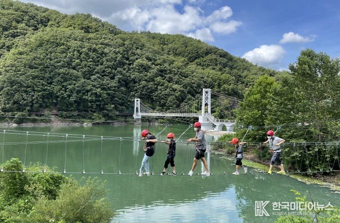 진천군청소년수련원 프로그램 운영 사진(세줄다리)