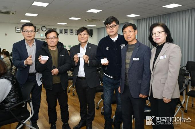 거제시장, 민생회복지원금 접수처 현장 점검