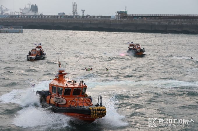 중부해경청, 선내 전기차 화재 대응 훈련 실시