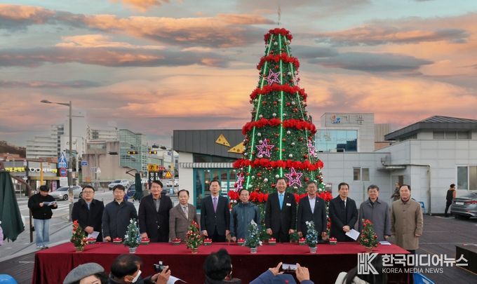 임실군, 성탄트리에 불을 밝혔다