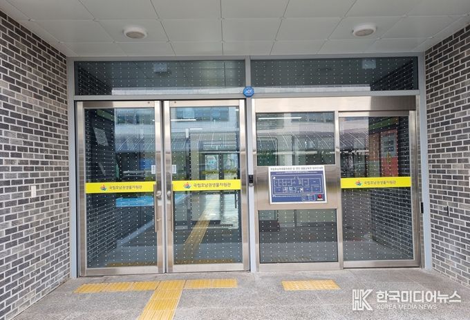 새들을 위한 ‘점의 기적’, 투명 유리창에 공존을 입히다