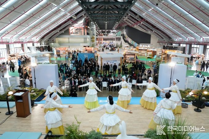 기념식 지역 예술인 공연