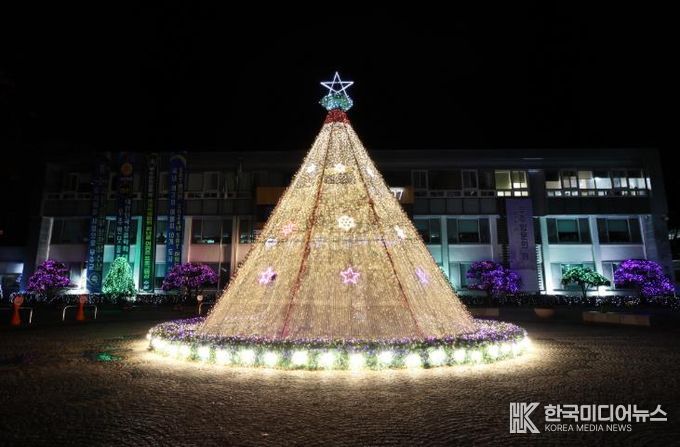 무주군청 앞 대형 성탄 조형물 점등