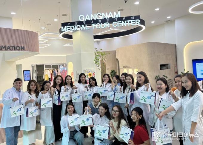 2025년 8월 강남메디컬투어센터에 방문한 카자흐스탄 의료진