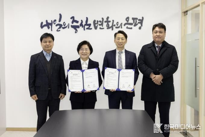 ㈜상상우리와 디지털 역량 및 일자리 활성화 업무협약식 사진