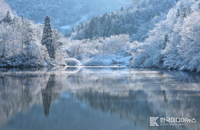 화순 세량제의 겨울아침(정인희 작품).