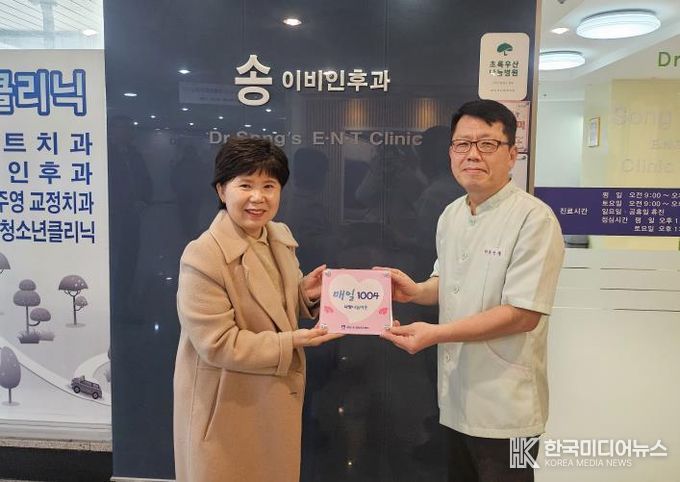 수원시 영통구 매탄1동 ‘매일 1004, 우리동네 나눔가게’현판 전달