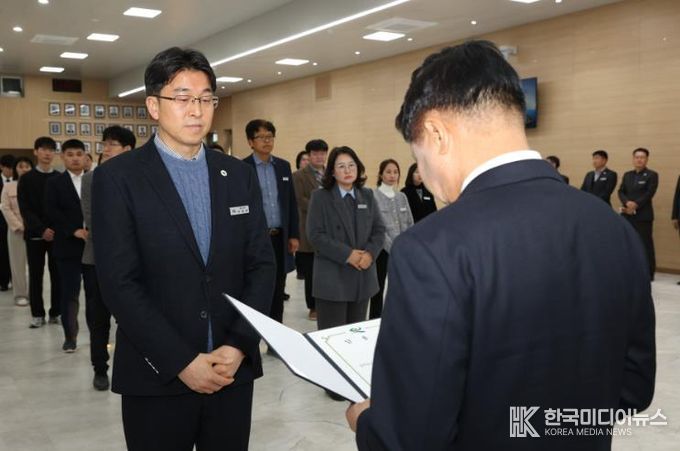 고성군, 2026년 상반기 정기인사 임용장 수여