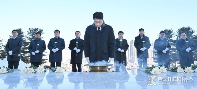 김정기 대구시장 권한대행, 2026년 병오년 앞산 충혼탑 신년 참배