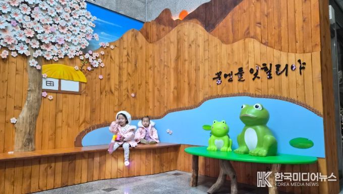 중앙로비 포토존,