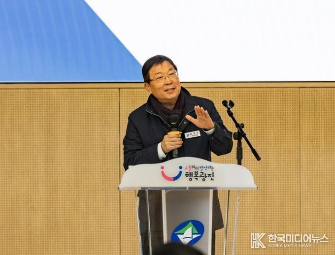 지난해 11월 김경호 광진구청장이 공동주택 입주자대표회의 교육에 참석해 인사말을 하고 있다