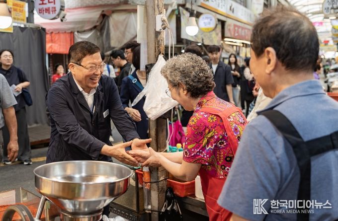 김경호 광진구청장 전통시장 방문 모습