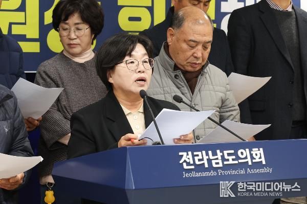 지난 12월 10일, 도의회 브리핑룸에서 진보당·정의당 소속 도의원이 농민단체가 함께 ‘전남도지사는 사과하고, 벼 경영안정대책비를 원상 회복해야 한다’는 기자회견을 열었다.