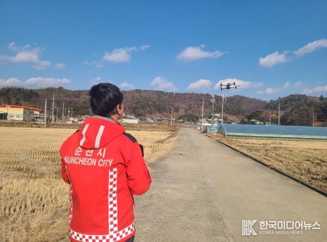 순천시 산불드론감시단이 드론을 활용해 산불 예방 예찰 활동을 벌이고 있다