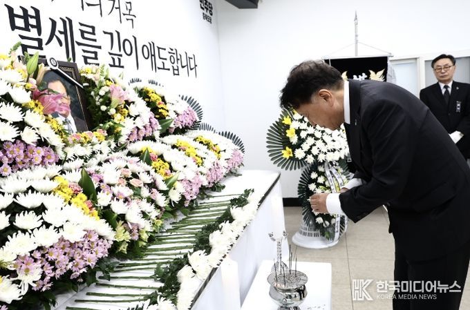 김영환 지사, 故 이해찬 전 총리 합동분향소 찾아 조문