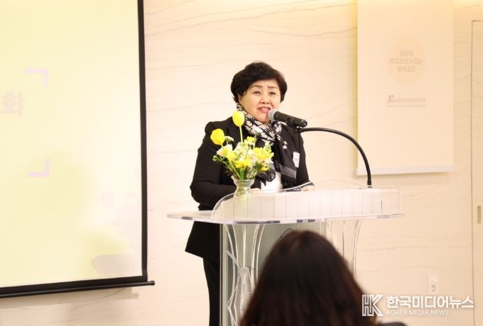 격려사 중인 김영옥 보건복지위원장