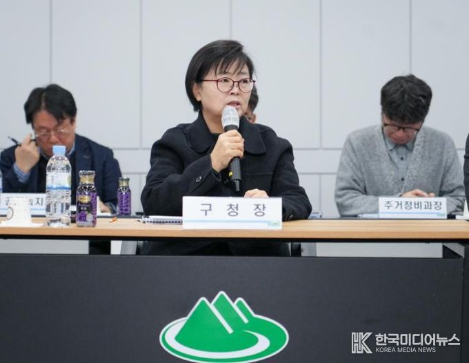 이순희 강북구청장(가운데)이 지난해 2월 개최된 ‘주거지정비 기본계획 중간보고회’에서 발언하고 있는 모습