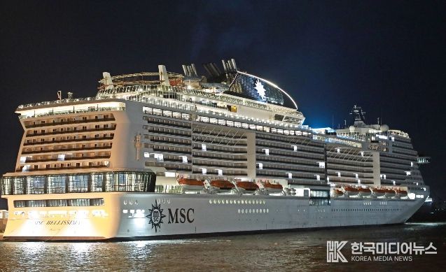 인천항 크루즈터미널에 입항한 MSC Cruise사의 MSC 벨리시마(Bellissima)호 / 사진제공 = 인천항만공사