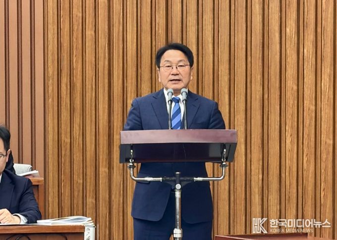 강기정 광주광역시장이 9일 오전 국회의사당 본관에서 열린 '국회 행정안전위원회 행정구역 통합 관련 제정법률안 입법공청회'에 참석해 중앙부처의 핵심 특례 부동의에 대한 우려를 표하고, 지방주도 성장을 위한 재정·권한 특례 반영의 필요성을 강조하고 있다. /광주광역시 제공