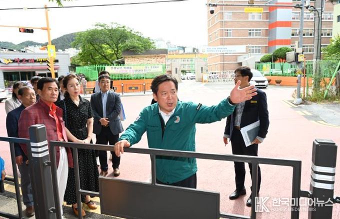 민원현장 확인 관내 초등학교 앞 안전시설 점검