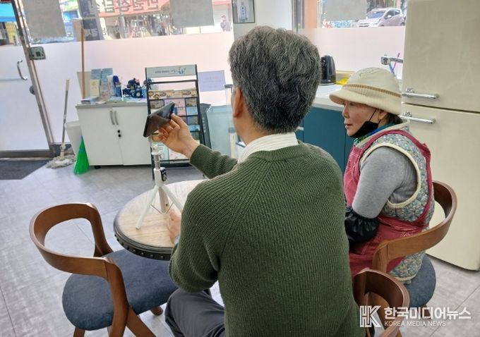 시장 안에서 행정을 잇다…홍천 이음터