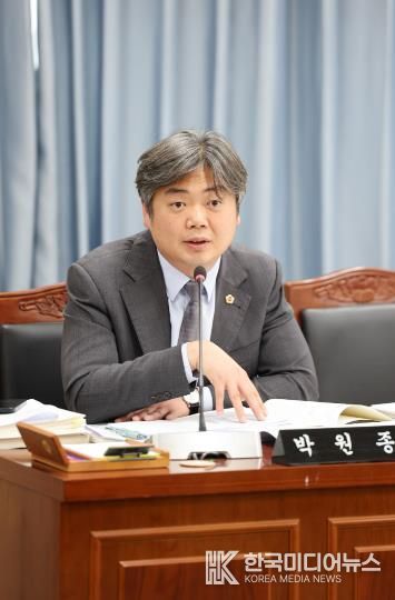 업무보고 중인 박원종 전남도의원