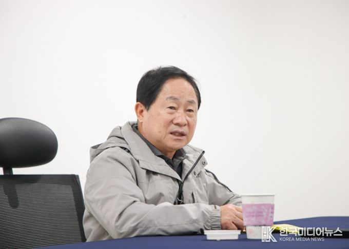 업체관계자와 미팅 중인 주광덕 시장