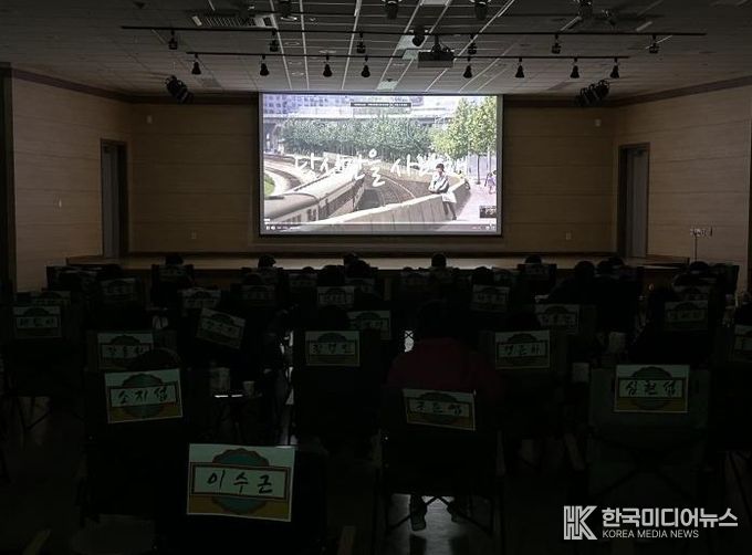 충주시, 어르신 영화 상영 프로그램 ‘청춘극장’ 18일부터 재개