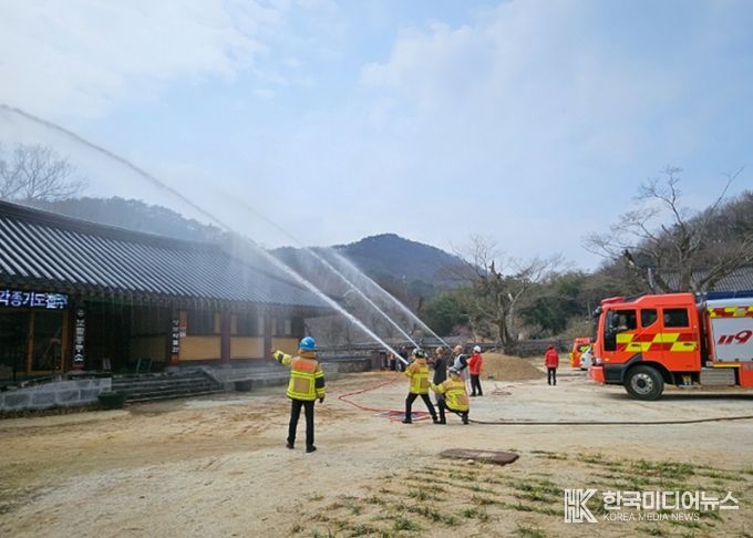 잿더미 위기 막는다… 전남소방, 전통사찰·문화재 '이중 방어' 실전 훈련 전개