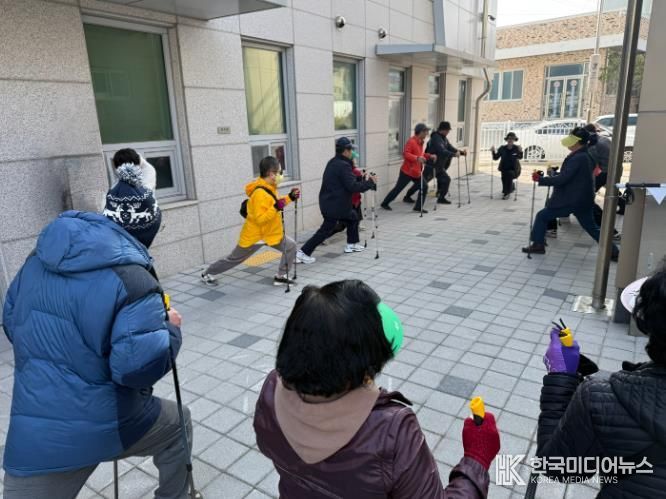노르딕스틱 사용 체조 사진