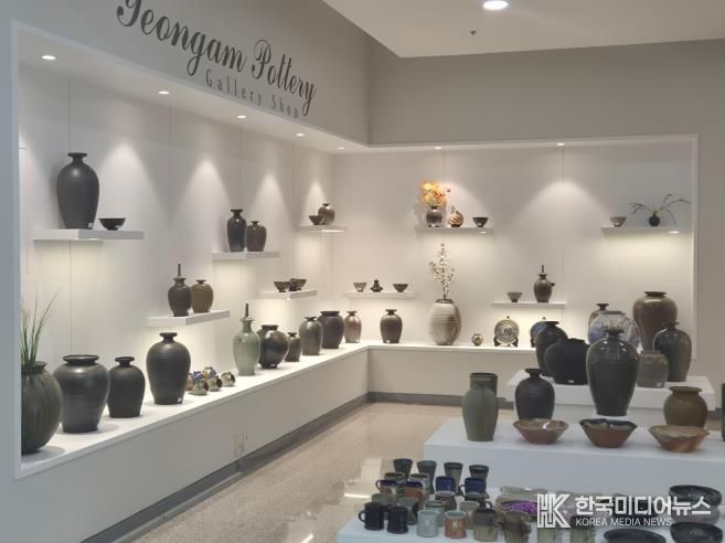 영암도기박물관 판매장 사진.