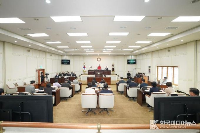 대구 수성구의회는 24일 제274회 임시회 제3차 본회의를 열고 15일간의 임시회 일정을 마무리했다.